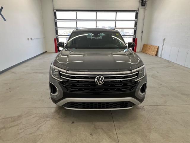 new 2025 Volkswagen Atlas car, priced at $50,051