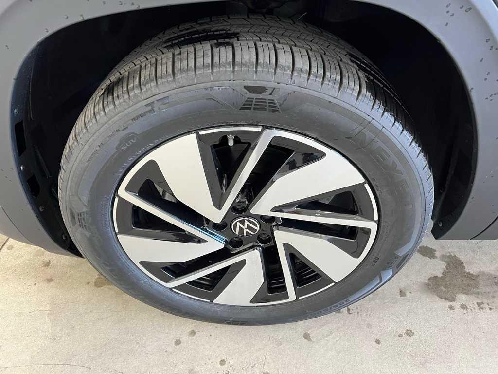 new 2025 Volkswagen Atlas car, priced at $48,743