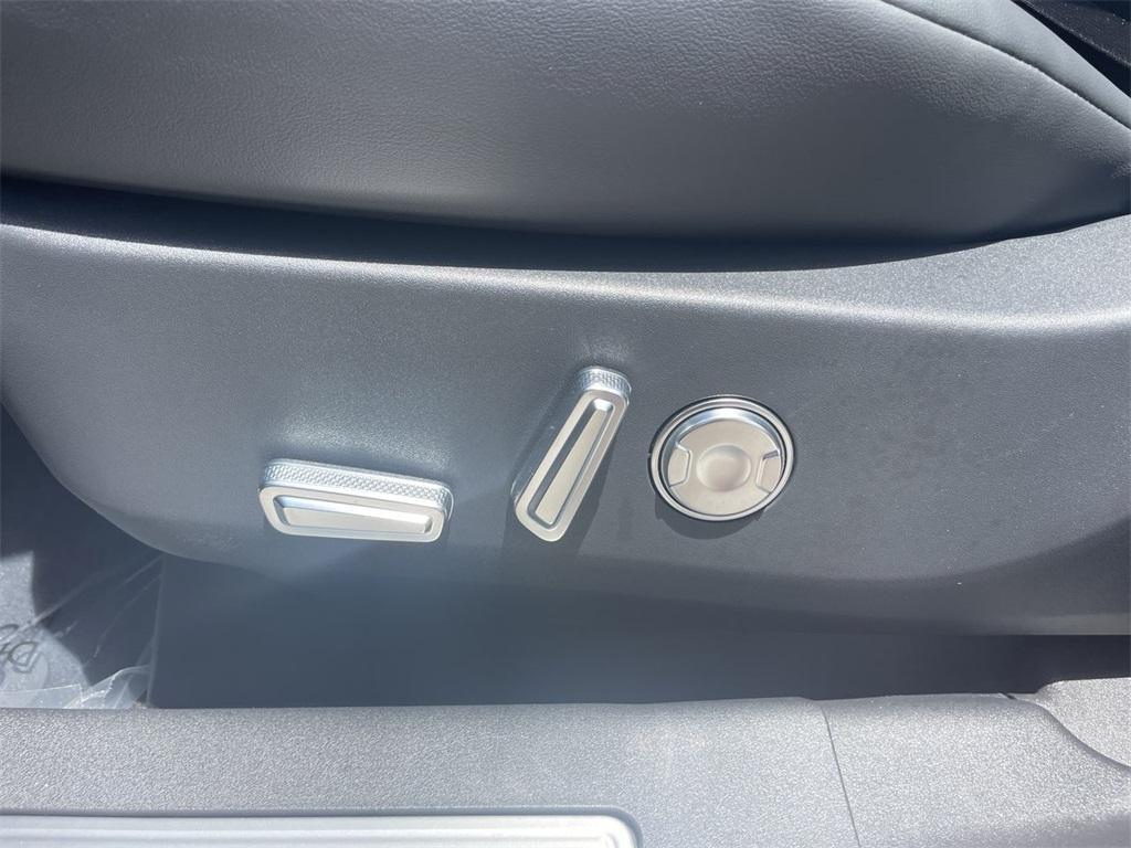 new 2025 Lincoln Nautilus car, priced at $53,634