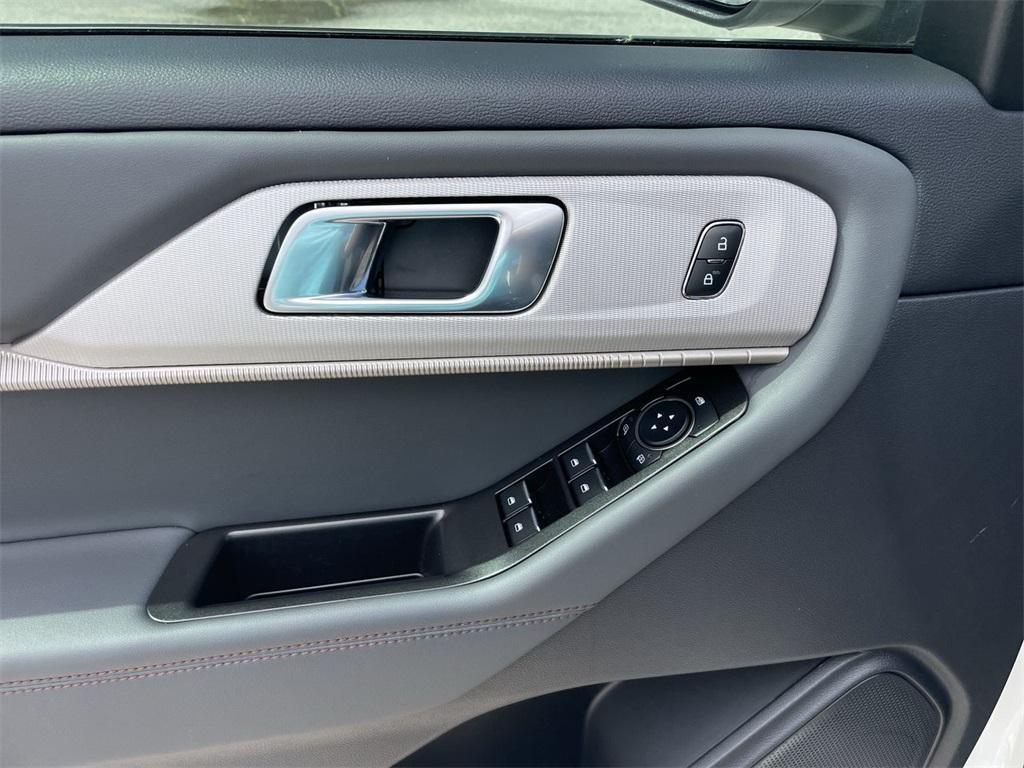 new 2025 Ford Explorer car, priced at $40,795