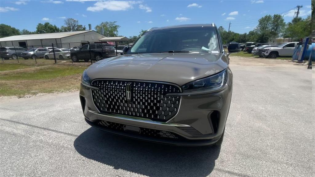 new 2025 Lincoln Aviator car