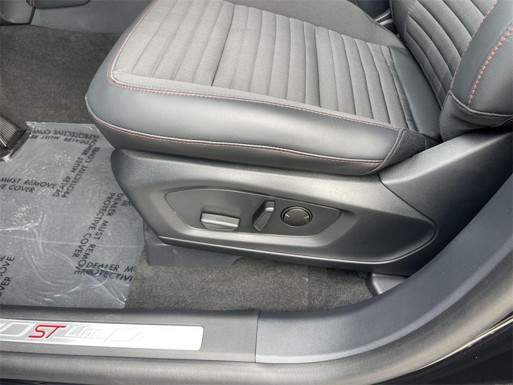 new 2025 Ford Explorer car, priced at $46,724