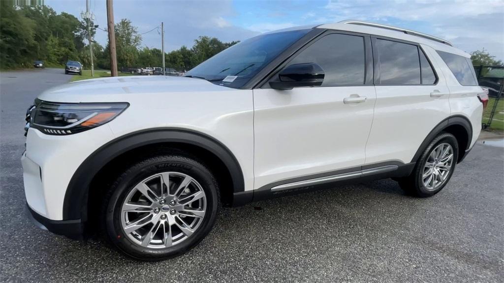 new 2025 Ford Explorer car, priced at $52,172