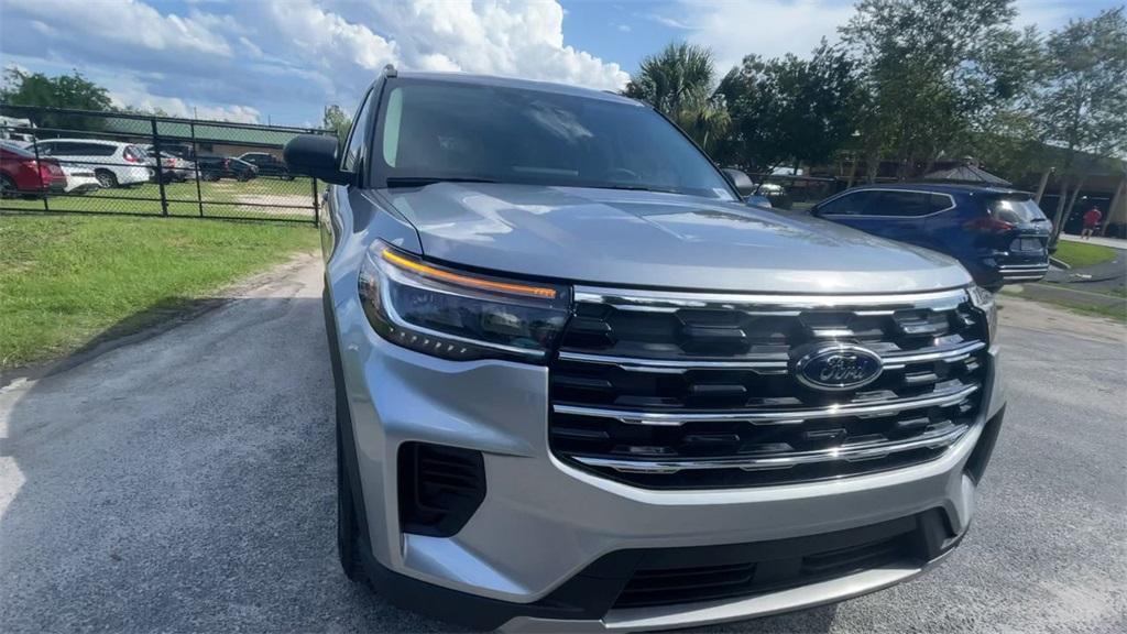 new 2025 Ford Explorer car