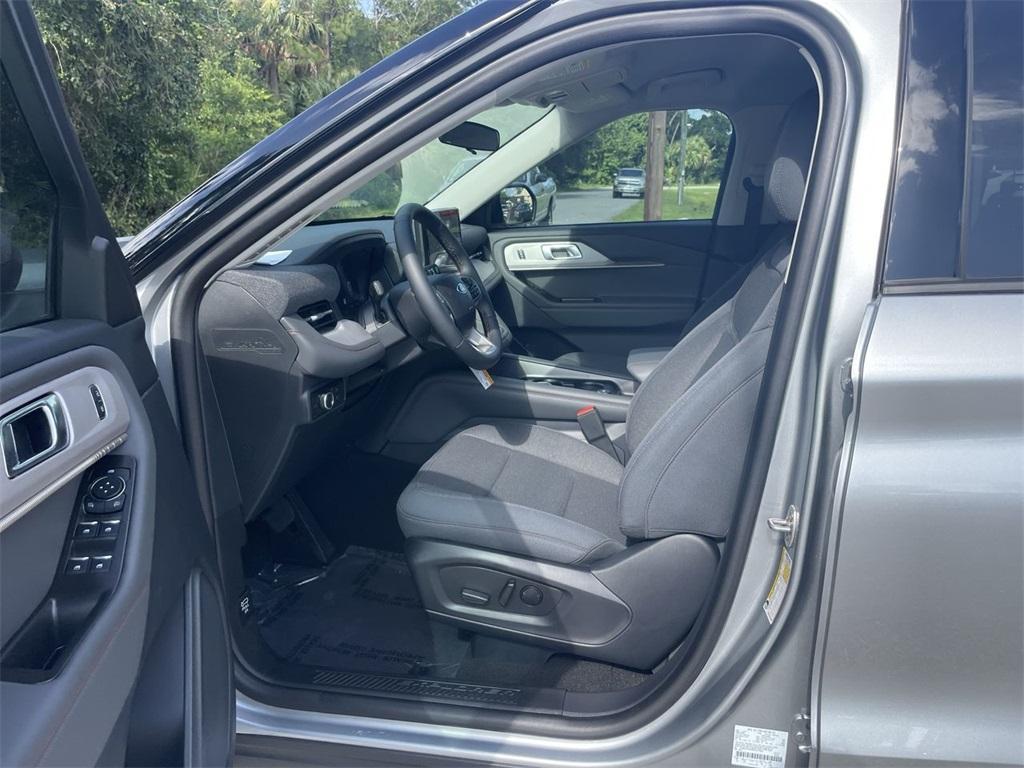 new 2025 Ford Explorer car