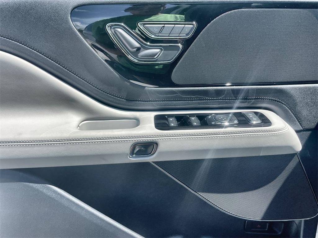 new 2025 Lincoln Aviator car, priced at $61,312