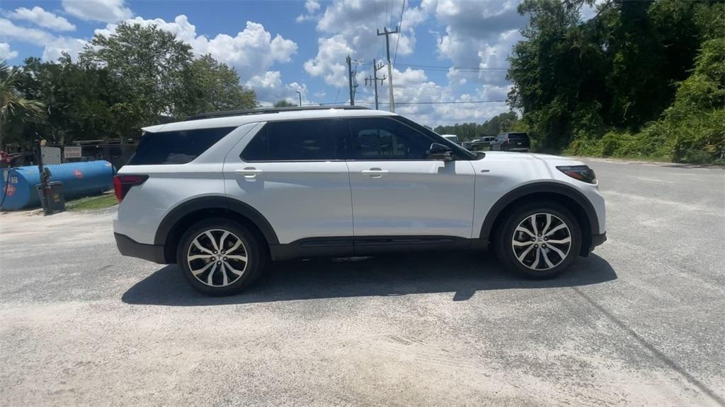 new 2025 Ford Explorer car