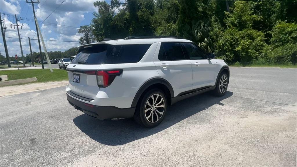 new 2025 Ford Explorer car