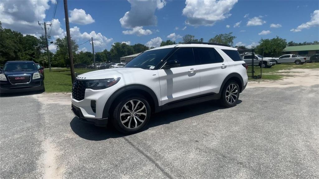 new 2025 Ford Explorer car