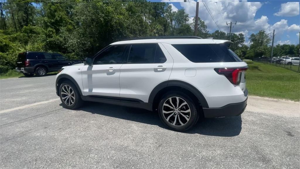 new 2025 Ford Explorer car