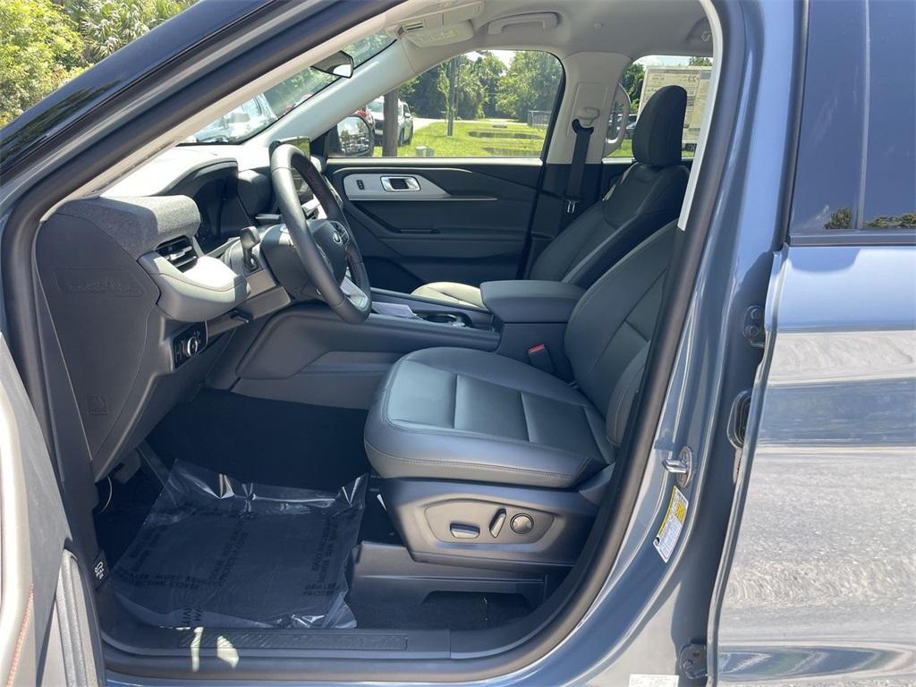 new 2025 Ford Explorer car