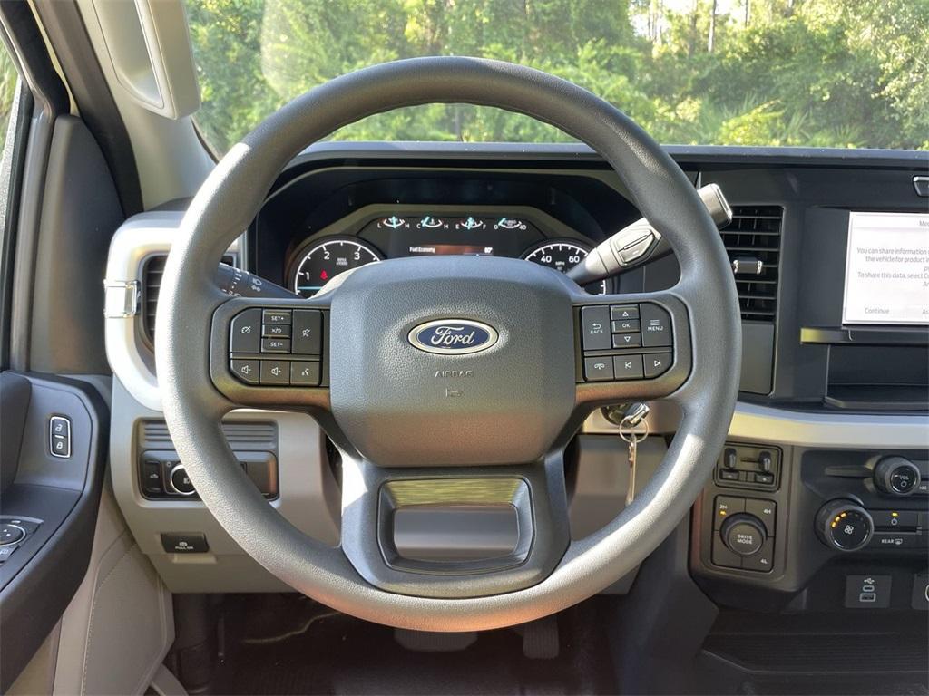 new 2025 Ford F-350 car