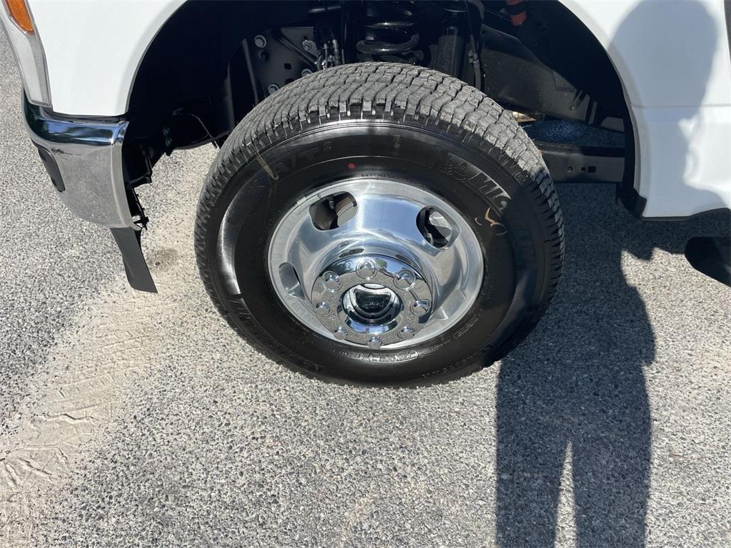 new 2025 Ford F-350 car