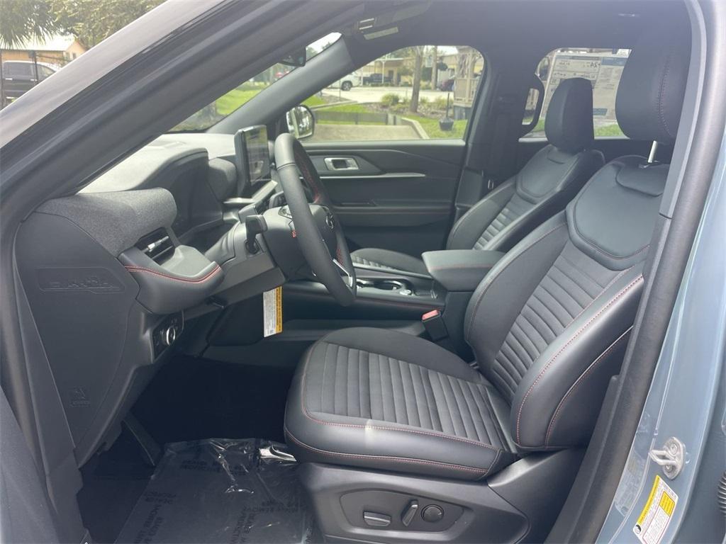 new 2025 Ford Explorer car, priced at $47,072
