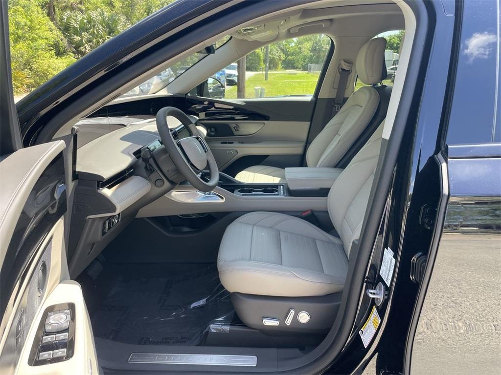 new 2025 Lincoln Nautilus car