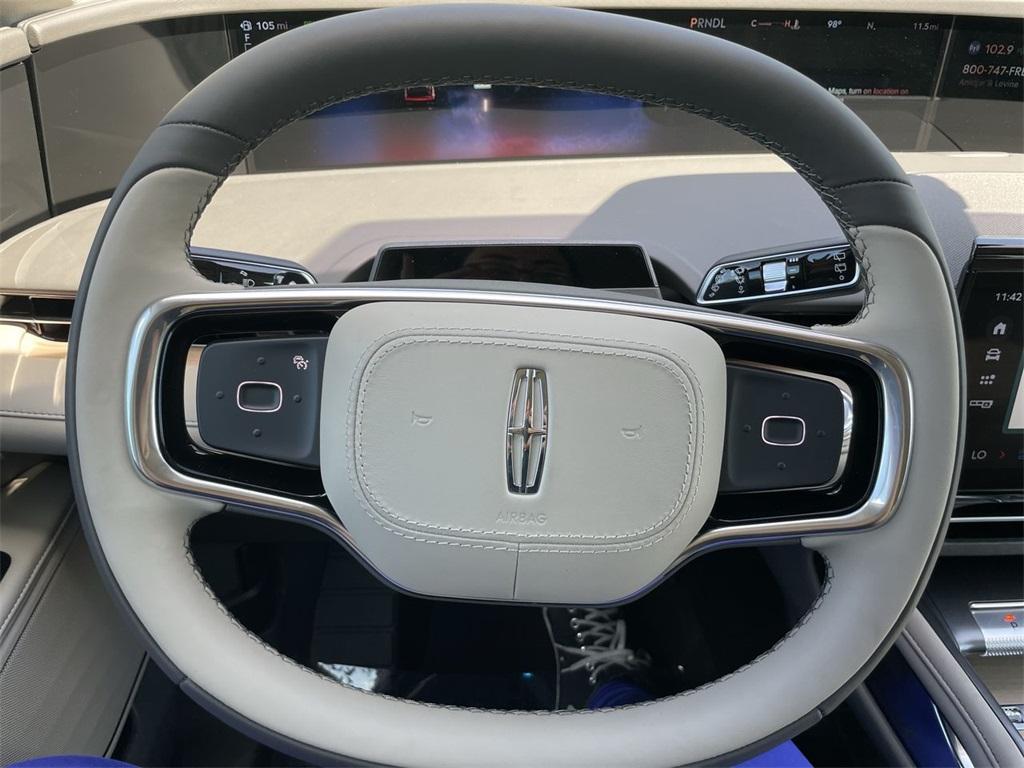 new 2025 Lincoln Nautilus car