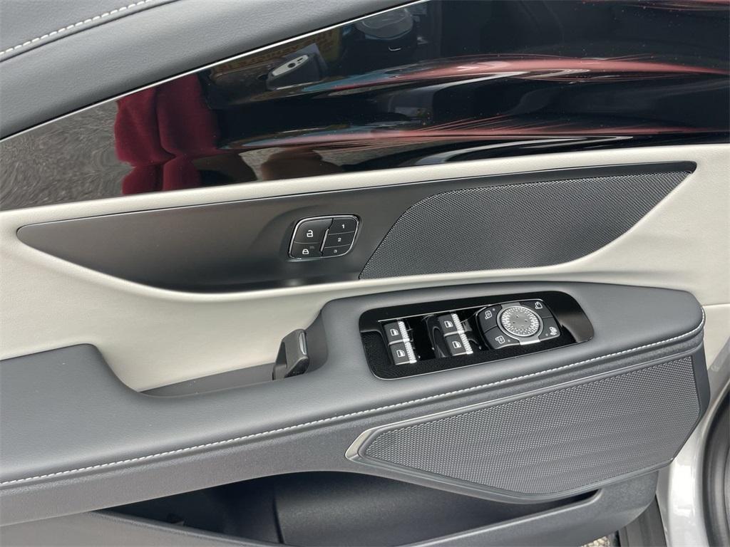 new 2025 Lincoln Nautilus car, priced at $50,341