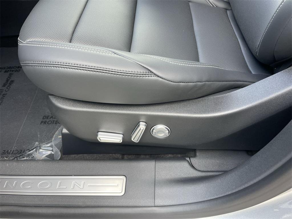 new 2025 Lincoln Nautilus car, priced at $50,341