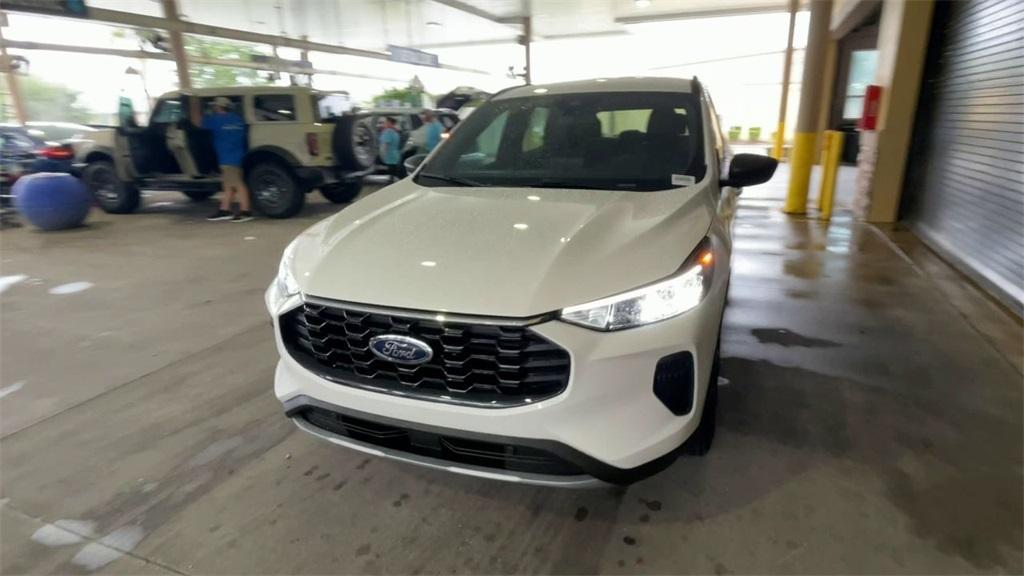 new 2025 Ford Escape car, priced at $33,144