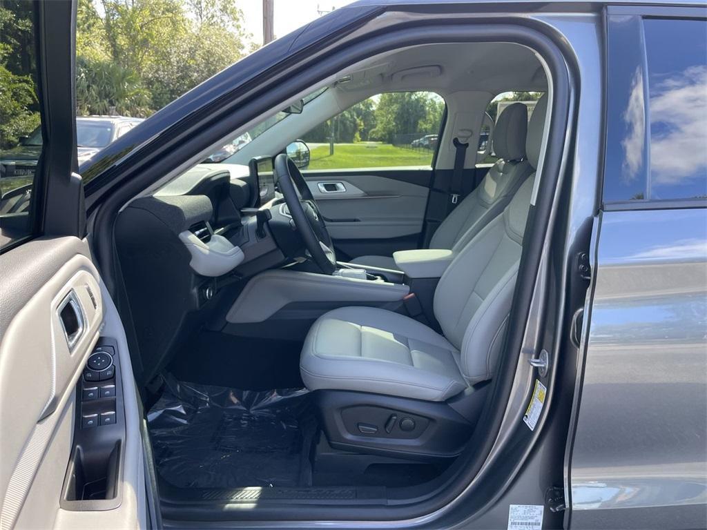 new 2025 Ford Explorer car, priced at $42,451