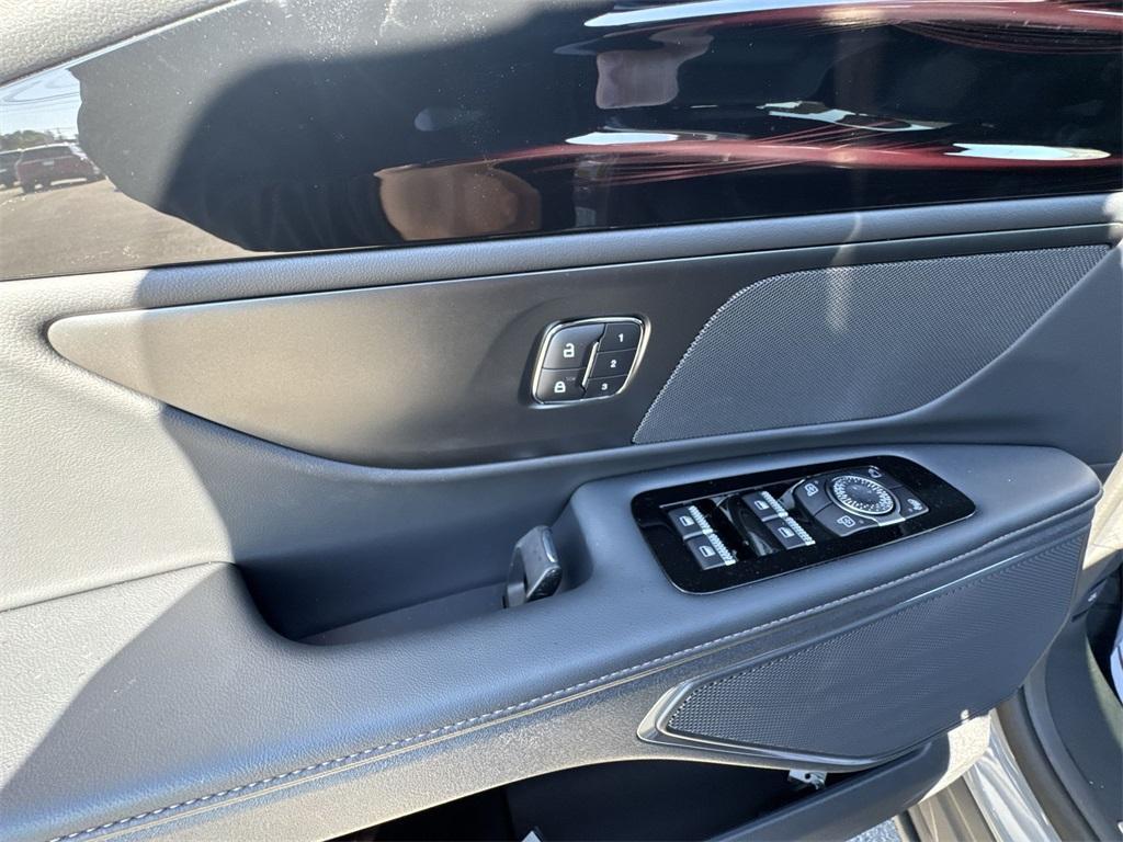 new 2025 Lincoln Nautilus car, priced at $56,287