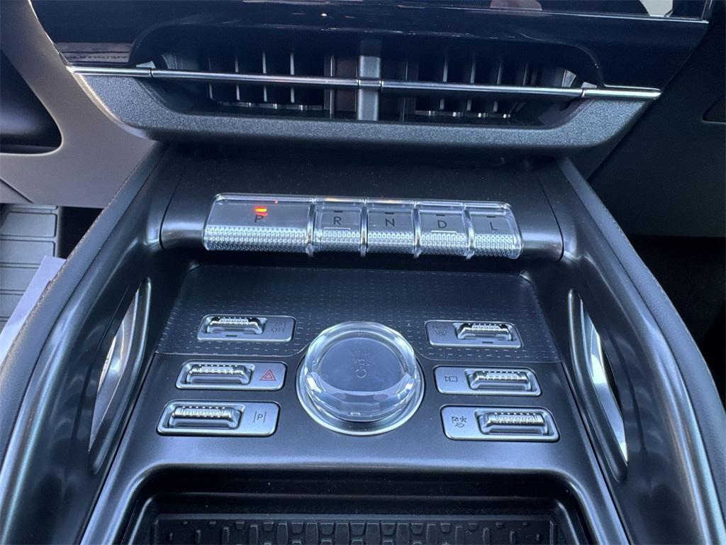 new 2025 Lincoln Nautilus car, priced at $56,287