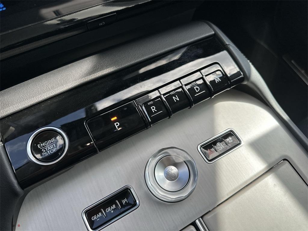 new 2025 Lincoln Navigator car, priced at $102,527