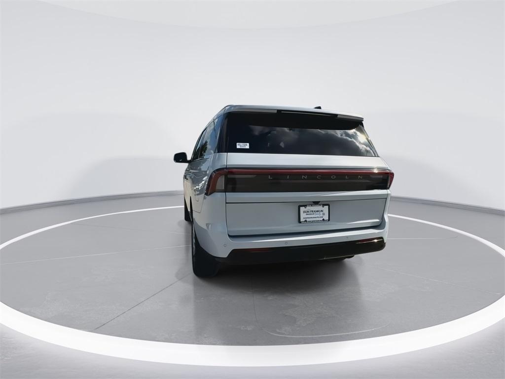 new 2025 Lincoln Navigator car, priced at $102,527