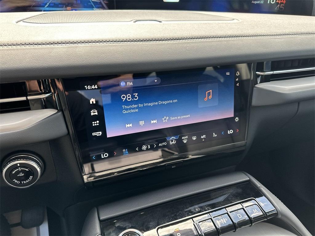 new 2025 Lincoln Navigator car, priced at $102,527