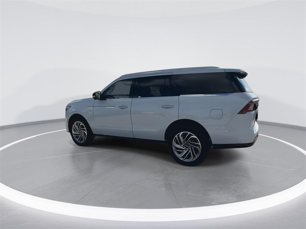 new 2025 Lincoln Navigator car, priced at $102,527