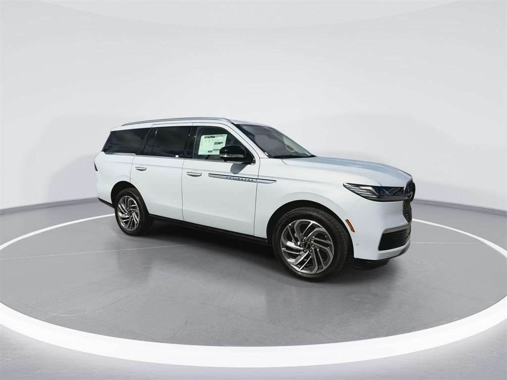 new 2025 Lincoln Navigator car, priced at $102,527