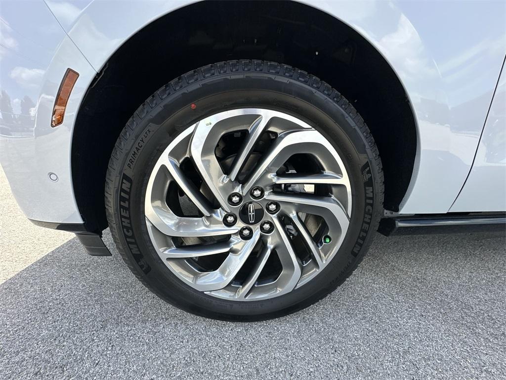 new 2025 Lincoln Navigator car, priced at $102,527