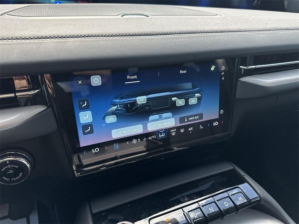 new 2025 Lincoln Navigator car, priced at $102,527