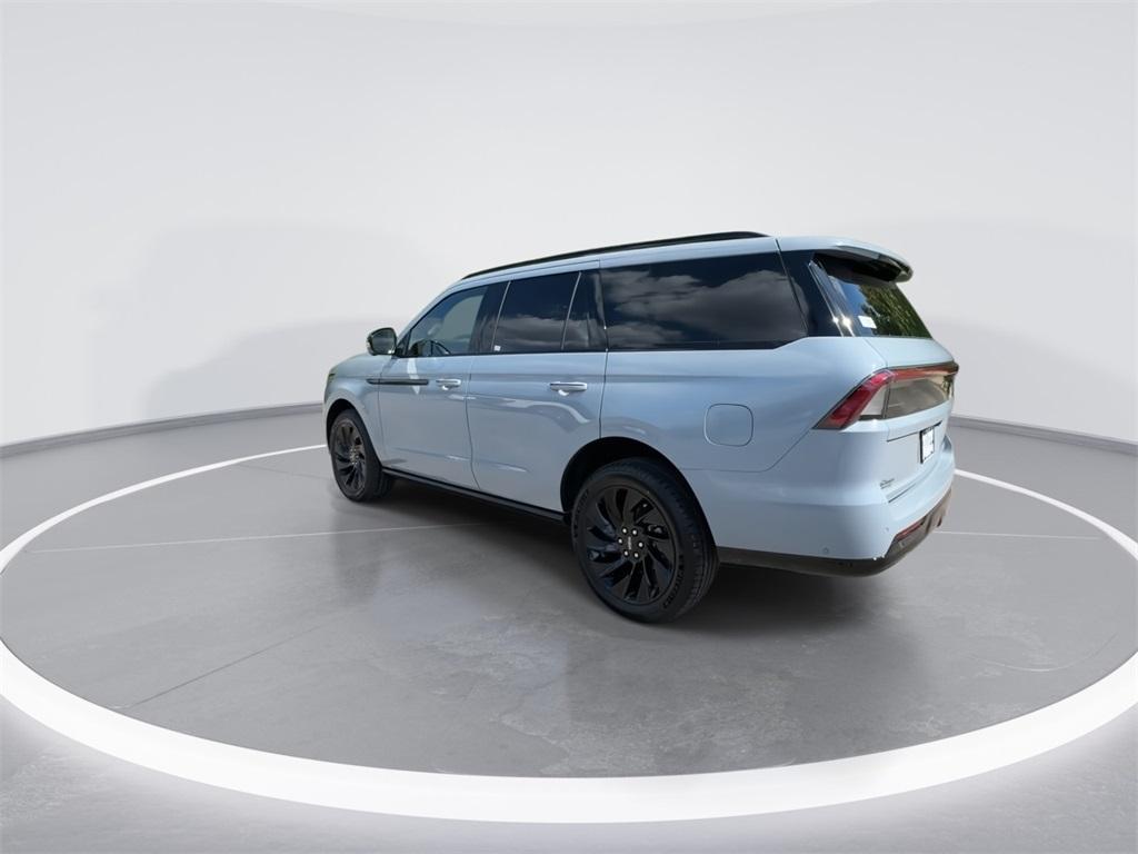 new 2025 Lincoln Navigator car, priced at $102,957