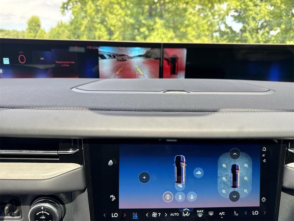 new 2025 Lincoln Navigator car, priced at $102,957