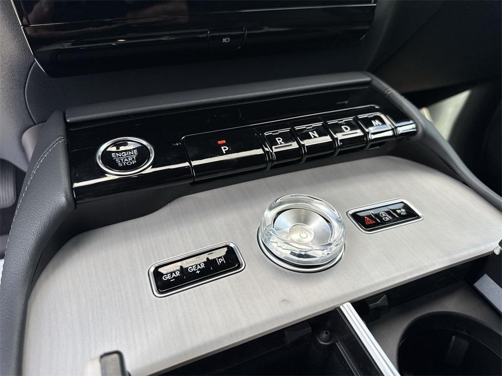 new 2025 Lincoln Navigator car, priced at $102,957