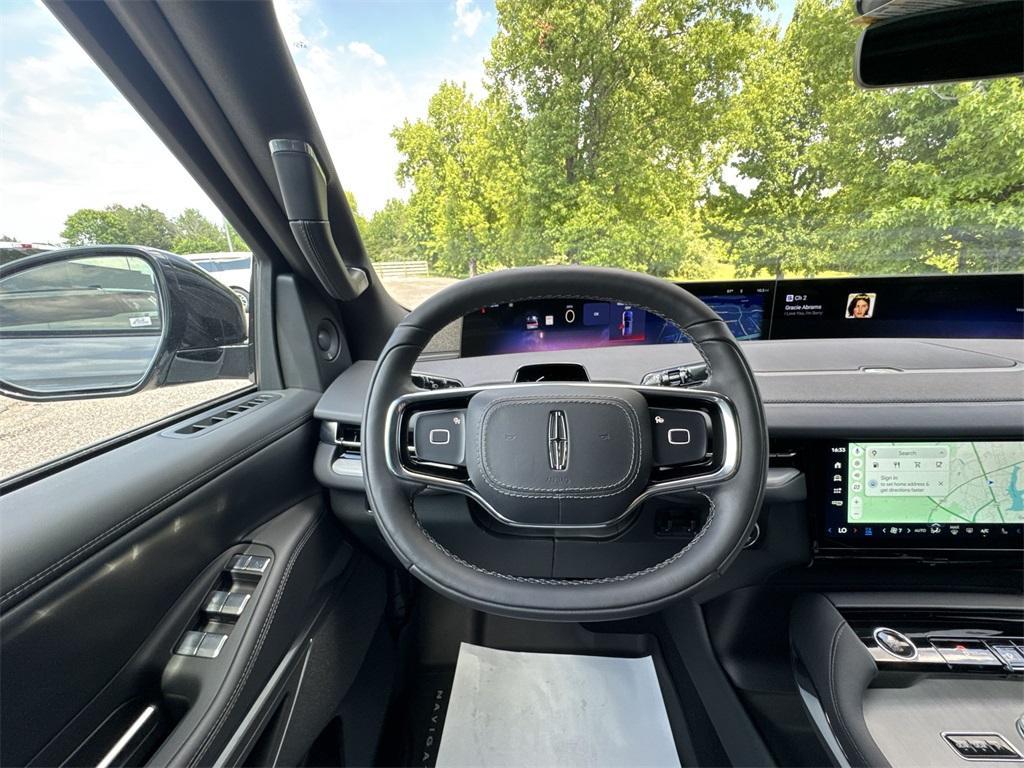 new 2025 Lincoln Navigator car, priced at $102,957