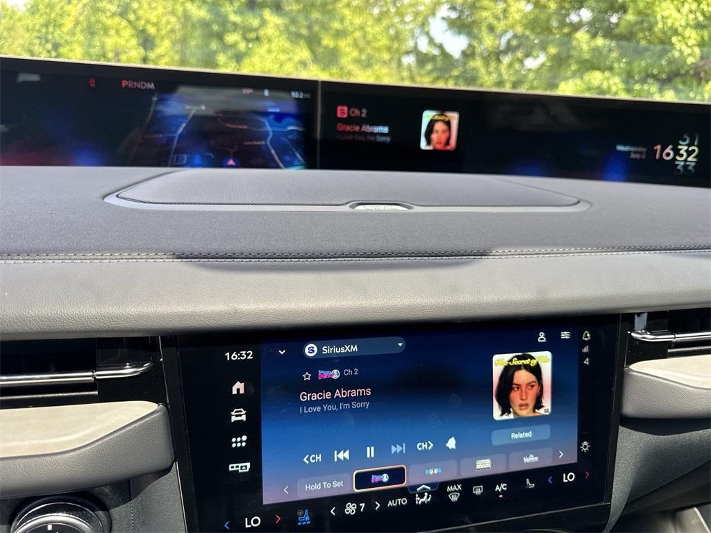 new 2025 Lincoln Navigator car, priced at $102,957