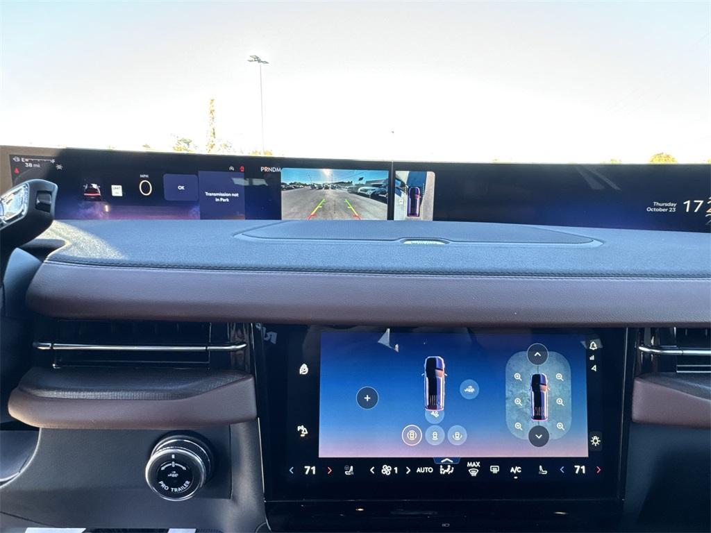 new 2025 Lincoln Navigator car, priced at $106,715