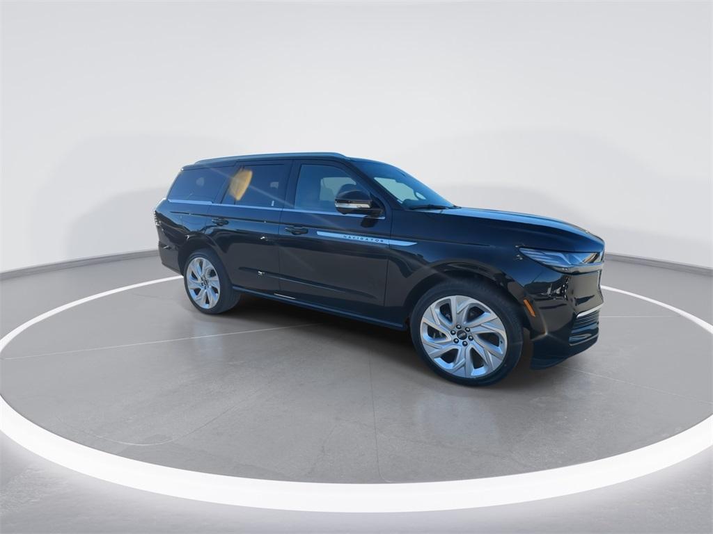 new 2025 Lincoln Navigator car, priced at $106,715
