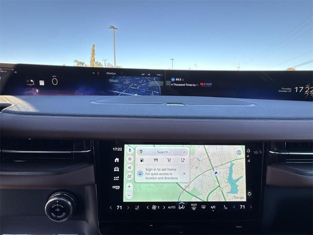 new 2025 Lincoln Navigator car, priced at $106,715