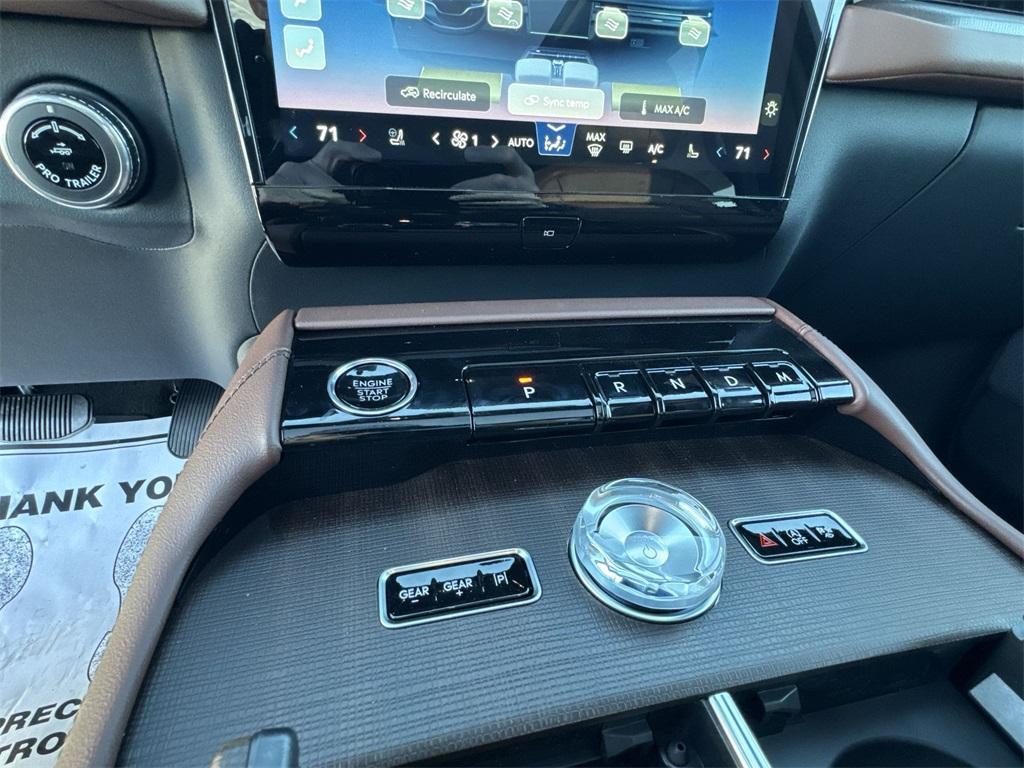 new 2025 Lincoln Navigator car, priced at $106,715