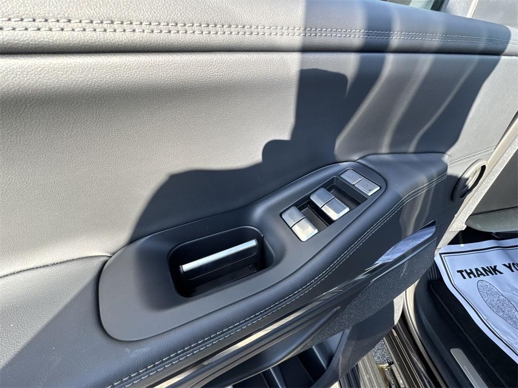 new 2025 Lincoln Navigator car, priced at $106,090