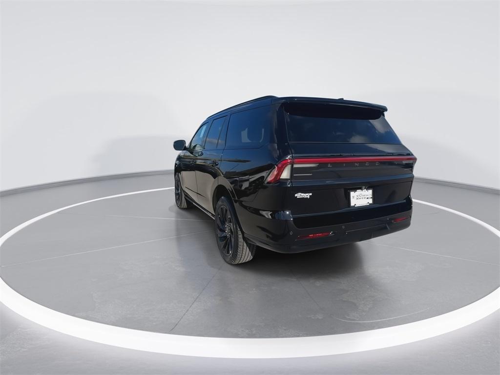 new 2025 Lincoln Navigator car, priced at $106,090