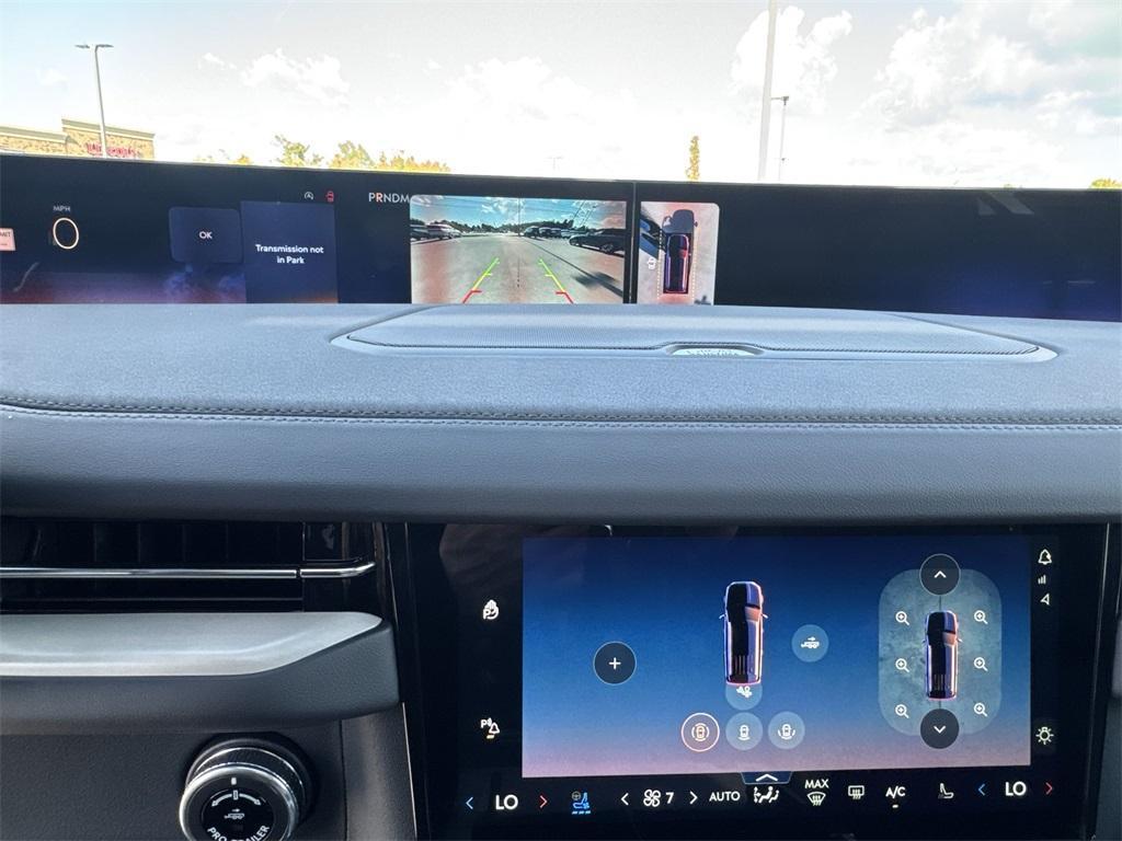 new 2025 Lincoln Navigator car, priced at $106,090