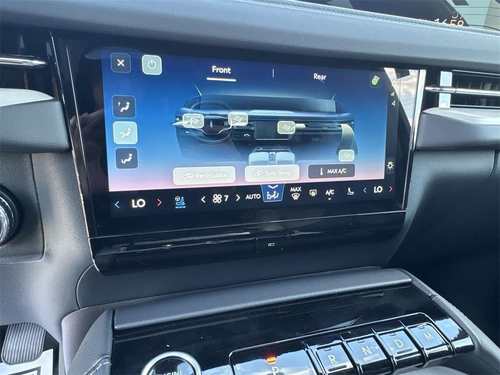 new 2025 Lincoln Navigator car, priced at $106,090