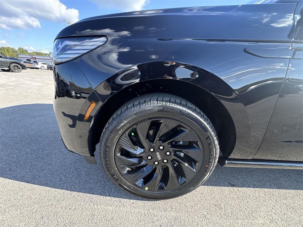 new 2025 Lincoln Navigator car, priced at $106,090