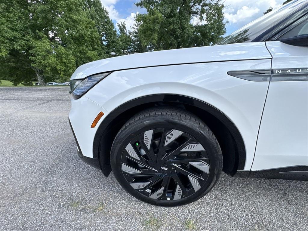 new 2025 Lincoln Nautilus car, priced at $69,031