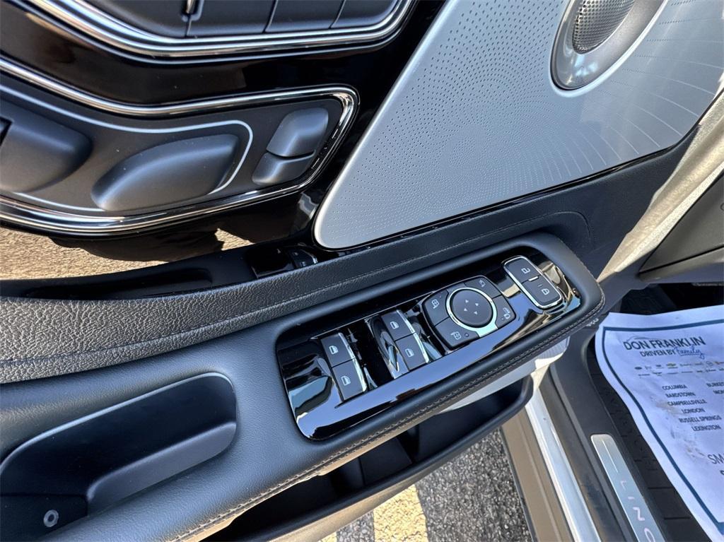 new 2025 Lincoln Aviator car, priced at $75,900