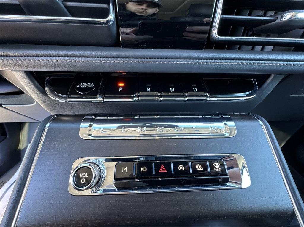 new 2025 Lincoln Aviator car, priced at $75,900